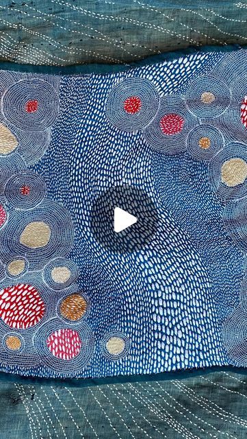 ᴸⁱⁿᵈᶻᵉᵃⁿⁿᵉ ⁱⁿ ᵀᵒᵏʸᵒ ᴶᵃᵖᵃⁿ on Instagram Japan Embroidery, Embroidery Abstract, Embroidery Japanese, Japanese Quilts, Kantha Embroidery, Contemporary Embroidery, Intuitive Art, Japanese Embroidery, Lime Pie