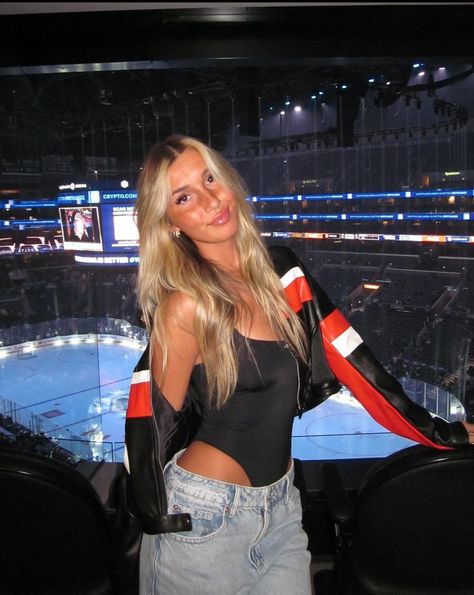 Hockey Game Instagram Pictures, Hockey Game Fits, Hockey Game Outfits, Hockey Game Outfits For Women, Hockey Outfit, Hockey Game Outfit, Hockey Outfits, Rangers Game, Game Pics