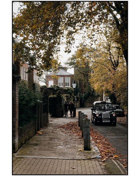 Simon & Jen (@theseptemberchronicles) • Instagram photos and videos Living In London Aesthetic, Autumn Movie, The Fall Movie, London Aesthetic, November 9, London Street, Autumn Aesthetic, Fall Wallpaper, Aesthetic Images