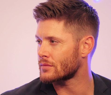 Jensen at asylum 16, god bless whoever took this Jensen Ackles Short Hair, Dean Winchester Haircut, Jensen Ackles Haircut, Jensen Ackles Hair, Minimalist Hairstyles, Gents Hairstyles, Young Mens Hairstyles, Crew Cut Haircut, Man Hairstyle