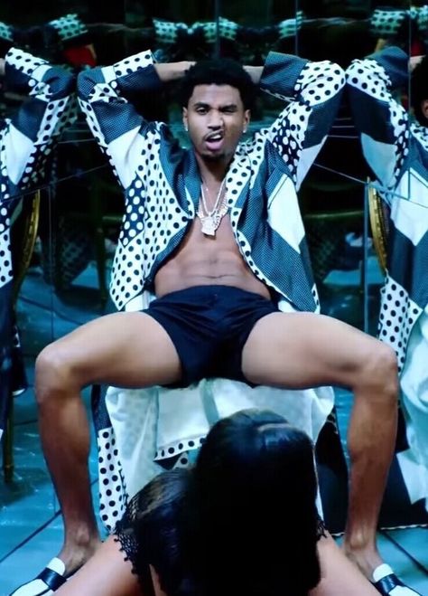 Trey Songz Shirtless, Trey Songs, Ralph Tresvant, Chris Brown Pictures, Trey Songz, Masculine Men, Famous Singers, Cute Selfie Ideas, Celebrities Male