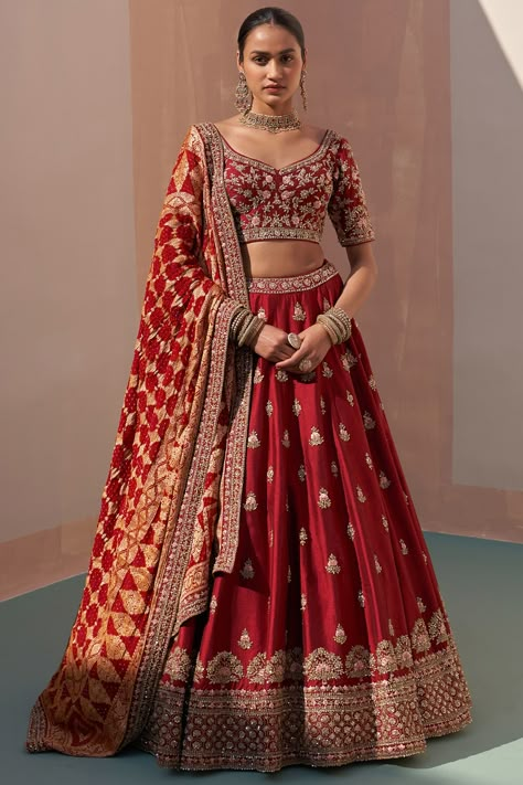 Maroon Raw Silk Embroidered Lehenga Set Design by Angad Singh at Pernia's Pop Up Shop 2024 Banarasi Lehenga Designs, Marriage Lehenga, Lehenga Designs For Wedding, Double Dupatta, Maroon Lehenga, Lehenga Ideas, Latest Bridal Lehenga Designs, Bride Saree, Raw Silk Lehenga