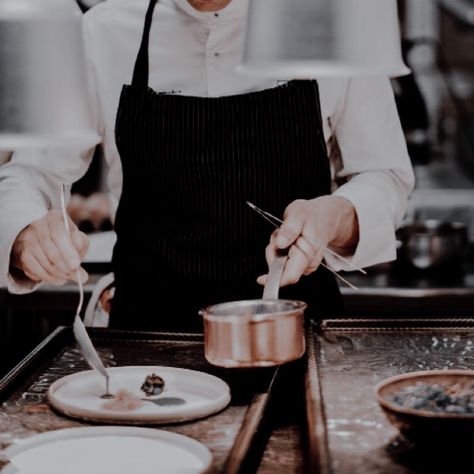 Cooking Chef Aesthetic, Chef Aesthetic, Chef Jobs, Jobs In Art, Restaurant Photography, Cooking Chef, It Ends With Us, Knife Set Kitchen, Professional Chef