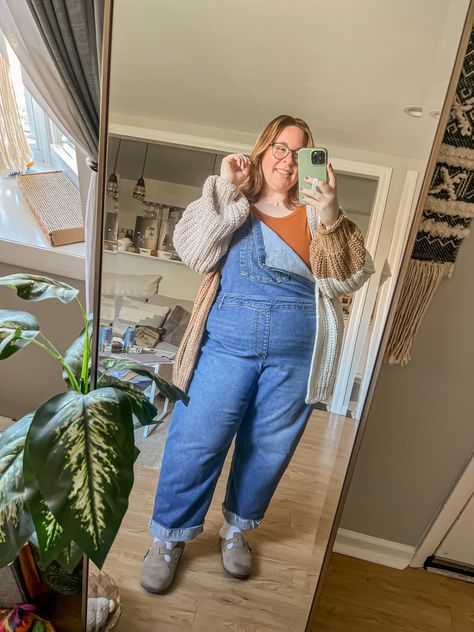 Plus Size Overalls Outfit Fall, Plus Size Crunchy Outfits, Cottagecore Plus Size Outfit, Midsize Overalls Outfit, Overalls Outfit Plus Size, Plus Size Granola Outfits, Plus Size Overalls Outfit, Winter Overalls Outfit, Crunchy Outfits