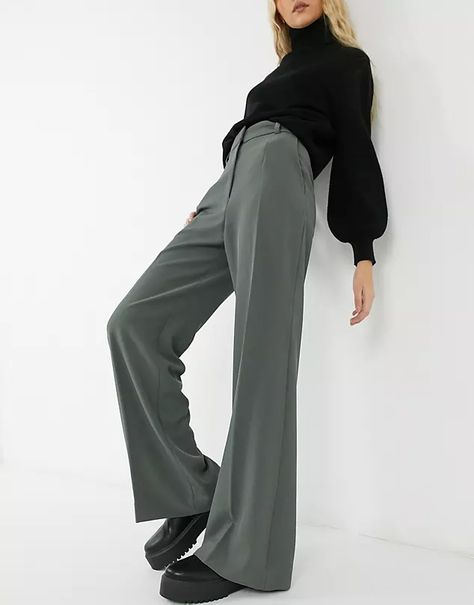 Tailored Pants Outfit, Grey Pants Outfit, Ladies Trouser Suits, Summer Office Wear, Walking Outfits, Stylish Summer Outfits, Grey Trousers, Work Wear Women, Pantalon Large