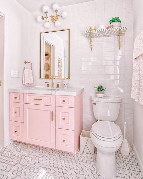 Design Interior Baie, Country Western Decor, Pink Vanity, Bad Inspiration, Gorgeous Bathroom, Decor Baie, Bathroom Countertops, Trendy Bathroom, Girls Bathroom