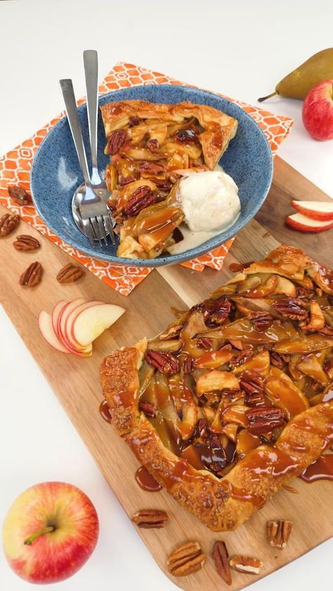 Sink your teeth, (and fork), into our Sticky Toffee Apple & Pear Pie 🍎 🍐 ✨ It's the perfect dessert to bring in the taste of autumn 🍂 Apple And Pear Pie, Autumn Pies, Apple Pear Pie, Pies Savory, Pear Pie Recipe, Puff Pastry Recipes Savory, Kitchen Witch Recipes, Pear Pie, Toffee Apple