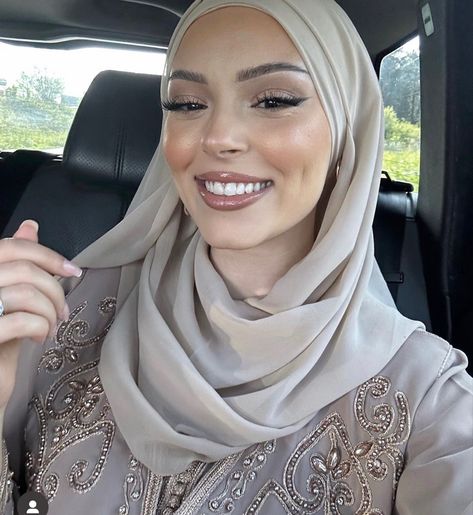 Hijabi Prom, Wedding Guest Hair And Makeup, Top 10 Hairstyles, Hairstyle With Bangs, Shower Makeup, Hijabi Wedding, Hairstyle For Wedding, Hairstyle 2024, Hijab Makeup