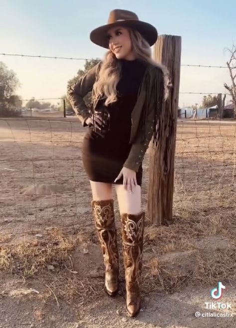 Thankful For Another Day, Winter Cowgirl Outfit, Plus Size Western Wear, Country Chic Outfits, Cute Cowgirl Outfits, Cowgirl Style Outfits, Dan Post Boots, Senior Photo Outfits, Country Style Outfits