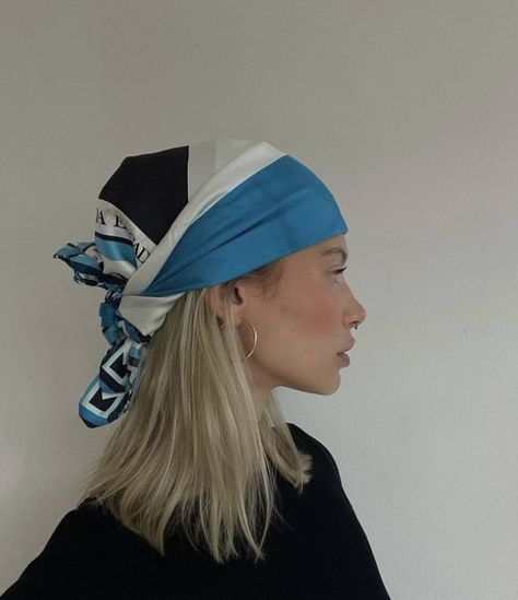 Headscarf Ideas, Head Scarf Outfit, Bandana Style, Mode Turban, Head Scarf Styles, Scarf Outfit, Bandana Styles, Photoshoot Concept, Bandana Hairstyles