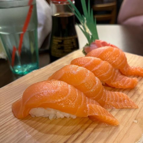 #sushi #food #salmon Nigiri Aesthetic, Salmon Nigiri, Food Salmon, Healthy Sushi, Salmon Sushi, Food Obsession, Art Styles, Yum Yum, Cartoon Art