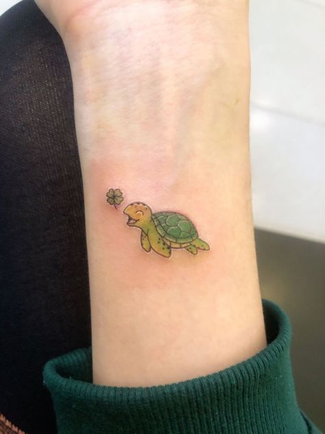 Green Turtle Tattoo, Colored Turtle Tattoo, Turtle Tattoo Color, Fine Line Turtle Tattoo, Tattoo Tortuga, Simple Turtle Tattoo, Cute Turtle Tattoo, Turtle Quotes, Tortoise Tattoo