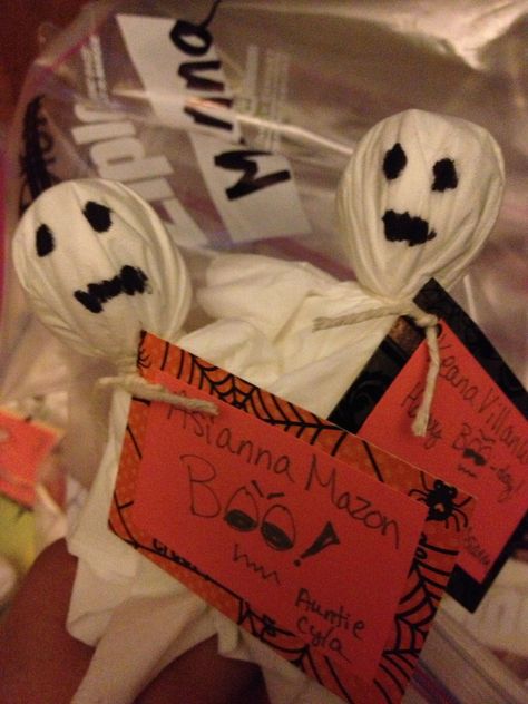 Halloween BOO-gram. Fun Halloween fundraiser idea!  Send out order forms ahead of time and give a deadline to have them return form with payment. Boo Grams Ideas, Halloween Fundraiser Ideas, Trick Or Treat Station, Halloween Candy Grams, Halloween Grams, Cheap Halloween Candy, Boo Gram, Boo Grams, Associate Appreciation