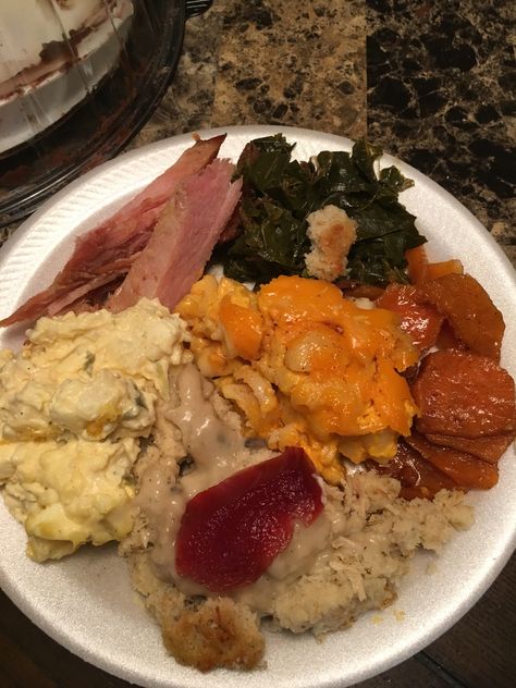 Black People Christmas, Soul Food Plates, Food Plates, Friendsgiving Food, Homemade Comfort Food, Soul Food Dinner, Food Babe, Delicacy Food, People Food