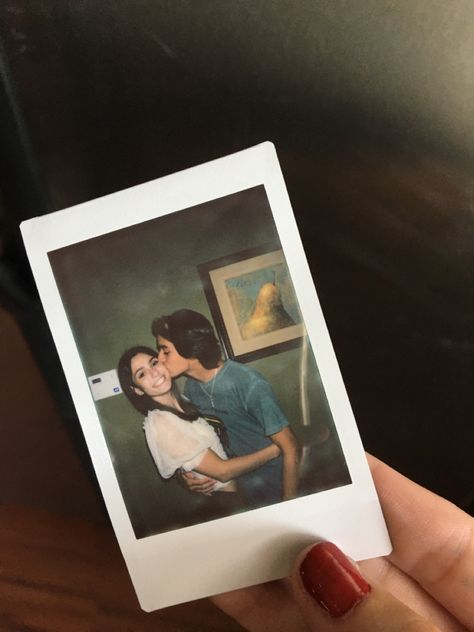 #poses #polaroid #boyfriend #instagram #posesinstagram Polaroid Pictures Ideas, Poloroid Pictures Ideas, Polaroid Picture, Photo Polaroid, Instax Photos, Romantic Ideas, Polaroid Photo, Goals Pictures, Polaroid Pictures