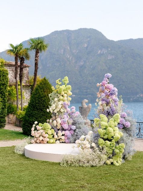 Italian destination wedding in Lake Como with lilac flowers Pastel Flower Wedding Decor, Fairytale Wedding Florals, Non Traditional Wedding Arch, Garden Wedding Design Ideas, Lilac Wedding Ceremony, Sage And Purple Wedding, Italian Florals, Wedding Arches With Flowers, Lavender And Green Wedding