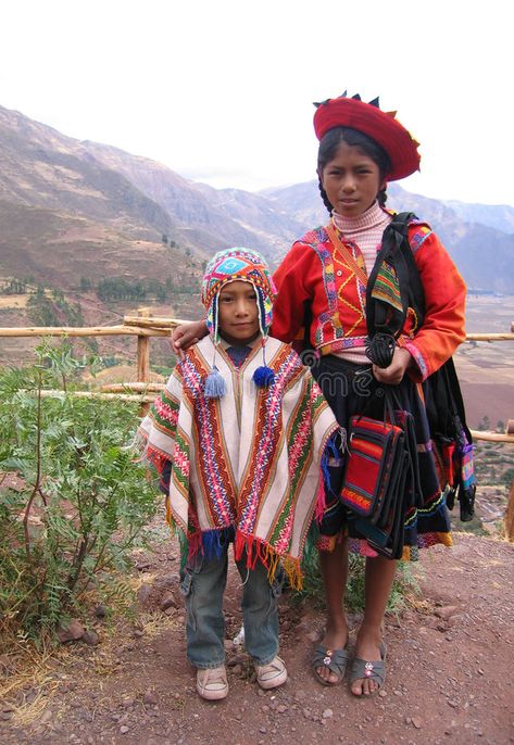 Peruvian Clothing, Peruvian Fashion, Peruvian Art, Mexico Culture, Sacred Valley, Machu Picchu, Elsa Frozen, People Photography, Traditional Clothing