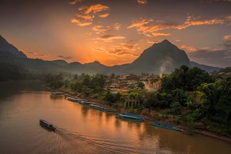 Laos Aesthetic, Laos Landscape, Traveling Asia, Laos Travel, Asian Landscape, Perfect Days, Vientiane, Luang Prabang, Buddhist Temple