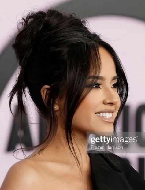 Texture Updo Wedding, Becky G Updo, Updo Hairstyles For Big Foreheads, High Bun With Curtain Bangs, Casino Night Hairstyles, High Neckline Hairstyles, Becky G Hairstyles, Hair Styles For Wedding Guests, Hair Down Bride Hairstyles