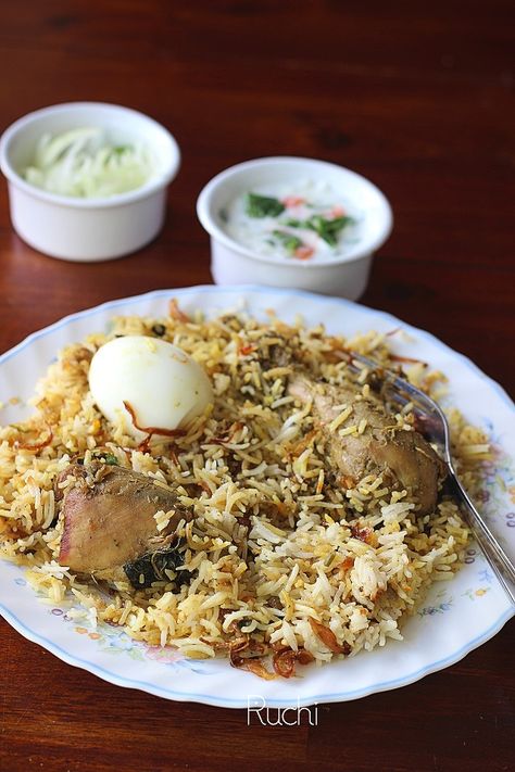 Thalassery Biriyani, Thalassery Biryani, Chicken Masala, How To Cook Rice, Sweet Snacks Recipes, Cashew Nut, Mural Design, Snacks Recipes, Fried Onions