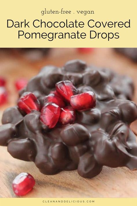 These pretty little Chocolate Covered Pomegranate Drops are fun, festive and make for a lovely non-cookie, holiday dessert. Biting into these little Chocolate Covered Pomegranate drops is pure heaven.  The pom seeds burst in your mouth and the rich, dark chocolate melts all around them. Dark Chocolate Pomegranate Bark, Things To Make With Pomegranate, Pomagranet Recipe Dessert, Healthy Dark Chocolate Recipes, Pomegranate Snacks, Chocolate Covered Fruit Ideas, Dark Chocolate Pomegranate, Chocolate Pomegranate, Cookie Holiday