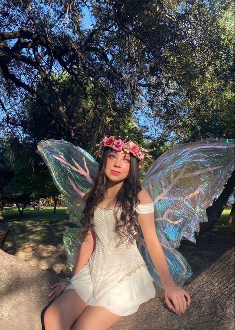 Fairy Halloween Costumes With Corset, Fairies Costume Halloween, Fairy Costume Easy, Fairy Halloween Costumes Aesthetic, Fairy Couple Costume, Fairy Outfit Halloween, Fairy Party Outfit, Cottagecore Halloween Costume, Simple Fairy Costume