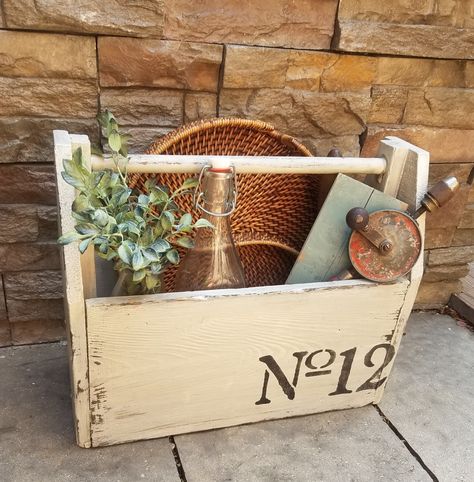 Antique Tool Caddy Decor Ideas, Wood Caddy Decor Ideas, Tool Box Decorating Ideas, Tool Caddy Decor Ideas, Tool Caddy Diy, Wooden Caddy Decor Ideas, Wood Tool Box Decor, Wooden Tool Box Decor, Wood Tool Box Ideas