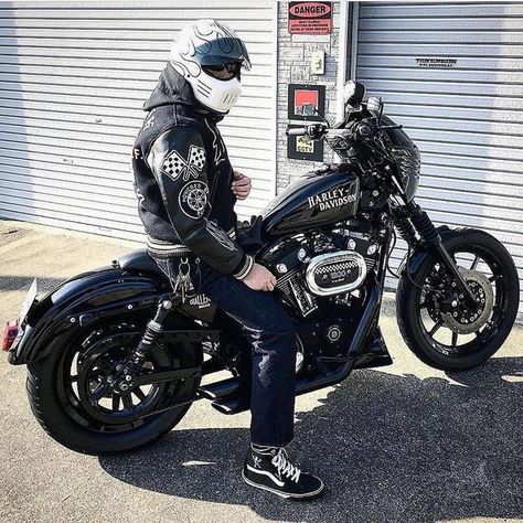 𝕮𝖑𝖚𝖇𝖘𝖙𝖞𝖑𝖊 𝕰𝖚𝖗𝖔𝖕𝖊はInstagramを利用しています:「@harley_sportster_italy ・・・ 📸 @honey_bunny308 🏍 Sportster 1200xls #harley_sportster_italy #harley #harleydavidson #bobber #caferacer…」 Motorbike Wallpaper, Softail Chopper, Harley Davidson 48, Biker Motorcycles, Sportster Cafe Racer, Harley Davidson Custom Bike, Harley Davidson Scrambler, Harley Davidson Fat Bob, Hd Sportster