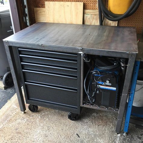 Welding Garage Setup, Welding Shop Layout, Custom Tool Boxes, Tool Box Accessories, Welding Bench, Welding Table Diy, Garage Workshop Layout, Trash Storage, Welding Tables