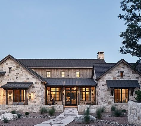 Front Elevation Designs Modern, Home Front Elevation, Rustic Victorian, Modern Facade, Modern Ranch House, Mountain Home Exterior, Stone Exterior Houses, Luxury Ranch, Ranch House Exterior