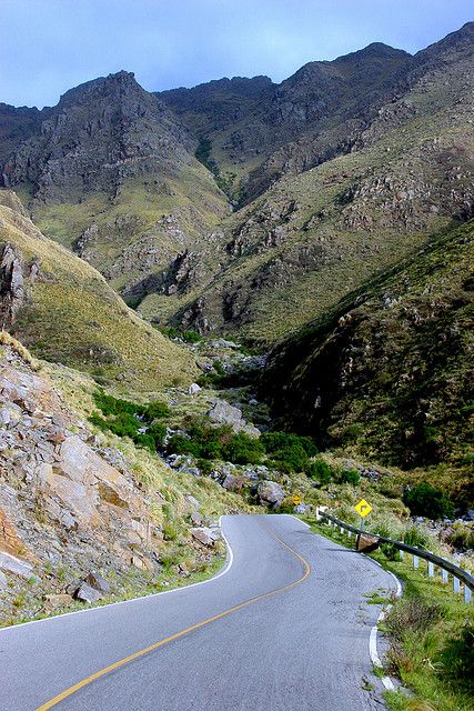 SIERRA DE COMECHINGONES: Ruta Provincial 5, "camino turístico" (Merlo, San Luis, Argentina) Merlo San Luis, Andes Mountains, Ushuaia, Moon Art, Bolivia, Geology, Travel Dreams, South America, Places To Travel