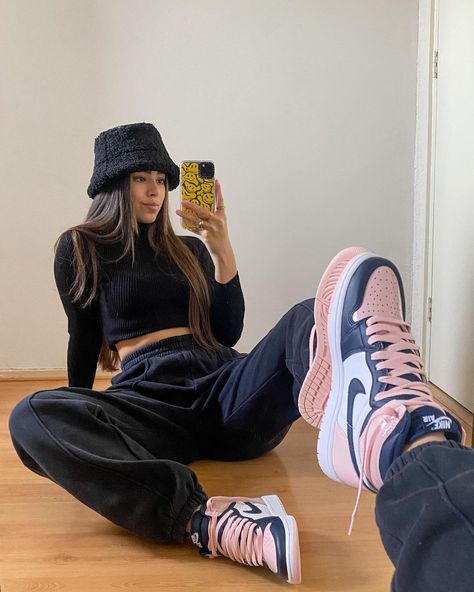 Nike Dunks Outfit, Jordans Outfits, Streetwear Fashion Outfits, Jordan 1 Outfit, Mode Dope, Dunks Outfit, Jordan Outfit, Play Outfit, Dope Fashion