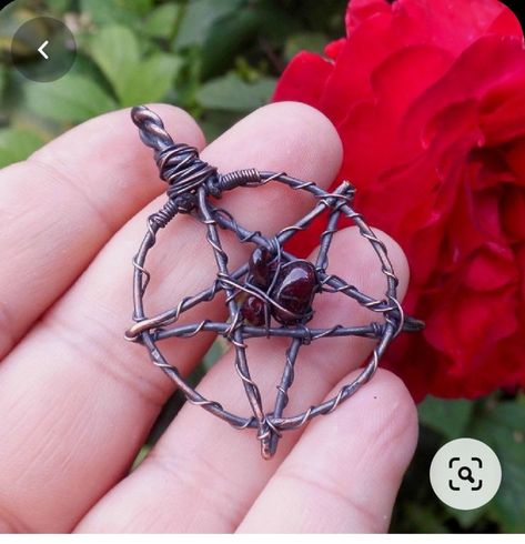 Gothic Jewelry Diy, Pentacle Necklace, The Pentacle, Pentagram Necklace, Wire Wrap Jewelry Designs, Wiccan Witch, Witch Gift, Wiccan Jewelry, Pentacles