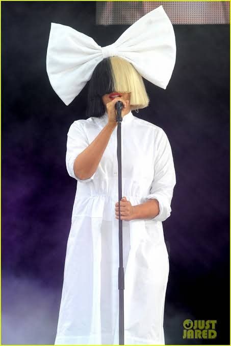 Sia performs on GMA - 22/07/2016 Sia Kate Isobelle Furler, Quick Saves