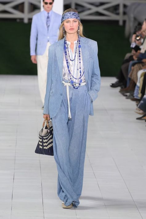 Ralph Lauren's Spring/Summer 2025 Show Married Seaside Style With Americana Glam Ralph Lauren Spring Summer, Ralph Lauren Runway, Moda Outfit, Candle Packaging, Ralph Lauren Style, Ralph Lauren Collection, Fashion Show Collection, Winter 2024, Business Fashion