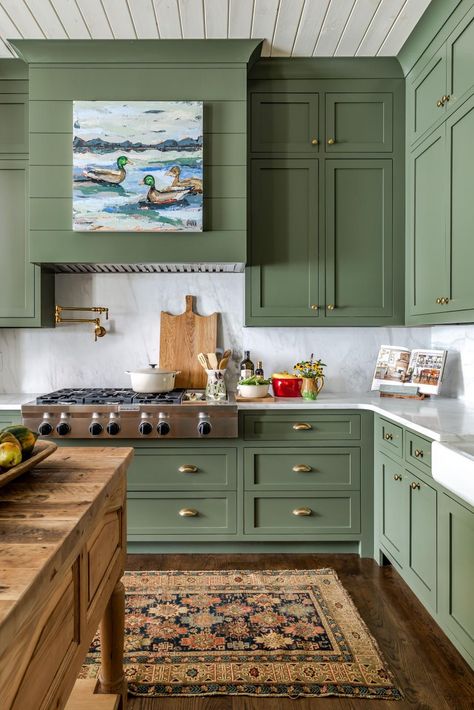 Traditional Farmhouse Kitchen With Green Cabinets and Artwork Traditional Farmhouse Kitchen, Sage Green Kitchen, Painted Cabinets, Green Kitchen Cabinets, Green Cabinets, Traditional Farmhouse, Kitchen Farmhouse, Kitchen Redo, The Best Day