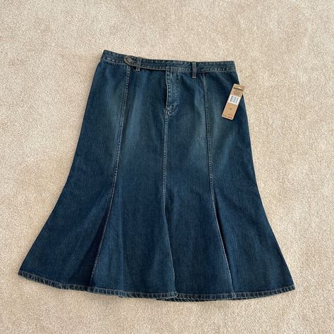 Never Worn, From The Early 2000’s Denim Skirt From Ralp Lauren. Dark Blue Denim, Measurements Above. Size 14. 100% Cotton Meaning No Stretch. Early 2000s Skirt Outfits, 2000s Skirt Outfit, Blue Denim Skirt Outfit, Dark Blue Clothes, Alt Wardrobe, Depop Clothes, 2000s Skirt, Embroidered Denim Skirt, Cool Skirt