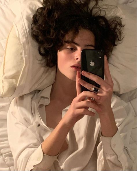 French boys > Louis Seriot, Feminine Men Aesthetic, Non Binary People, French Boys, Sirius Black, Pose Reference Photo, Fashion Photoshoot, Character Inspiration, Pretty People