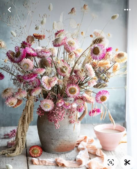 Dried Flowers Diy, Flower Farming, Dried Flower Wreaths, Dried Florals, Dried Bouquet, Bouquet Arrangements, Dry Flowers, Beautiful Flower Arrangements, Flower Display