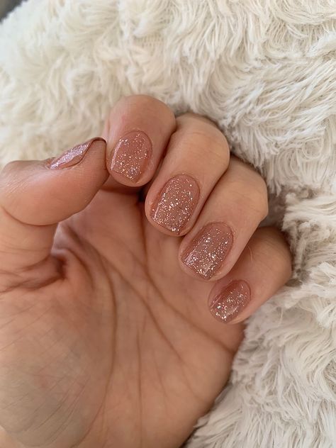 Nail Polish with nude tones and glitter Bridesmaid Nails Glitter, Natural Nail Color With Glitter, Neutral Nail With Glitter, Glitter Nails Neutral, Blush Sparkle Nails, Sparkly Tan Nails, Classy Glitter Nails Short, Nude Holiday Nails Short, Neutral Glitter Nails Acrylic