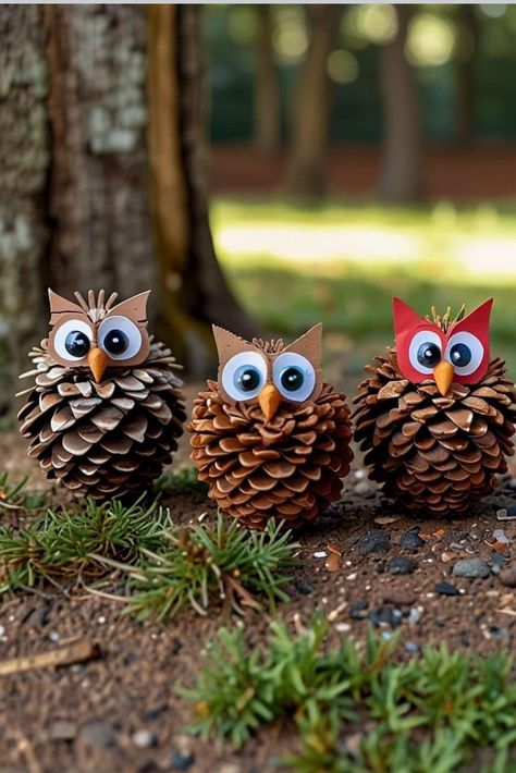 Autumn Preschool Activity, Pinecone Owls Craft For Kids, Pinecone Animal Crafts, Easy At Home Christmas Crafts, Fall Garden Crafts, Crafts To Do With Pinecones, Halloween Crafts With Toddlers, Fall Crafts Painting, Autumn Natural Decorations