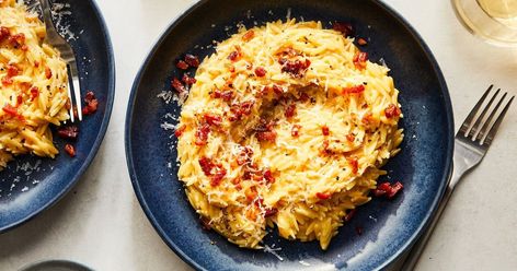 Risotto Carbonara, Smoked Goose, Orzo Recipes, Carbonara Recipe, Nyt Cooking, Orzo Pasta, Cooking Guide, Sliced Mushrooms, Orzo