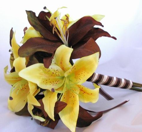 brown and yellow Yellow And Brown Wedding Decor, Brown Wedding Ideas, Brown Color Combo, Spring Color Combos, Yellow Wedding Colors, Brothers Wedding, Yellow Bouquets, Spring Yellow, Brown Wedding