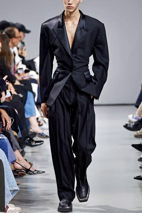 Peter Do Suit, Peter Do Menswear, Men Award Show Outfit, Men Model Fashion, Grad Suits, Xbox Design, Male Silhouette, Mens Tailoring, Gala Attire