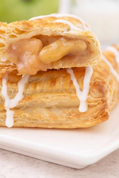 Apple Turnovers Recipe Easy Icing Recipe, Apple Turnover Recipe, Apple Turnover, Baked Cinnamon Apples, Dreamy Desserts, Turnover Recipes, Apple Puff Pastry, Warm Desserts, Apple Turnovers