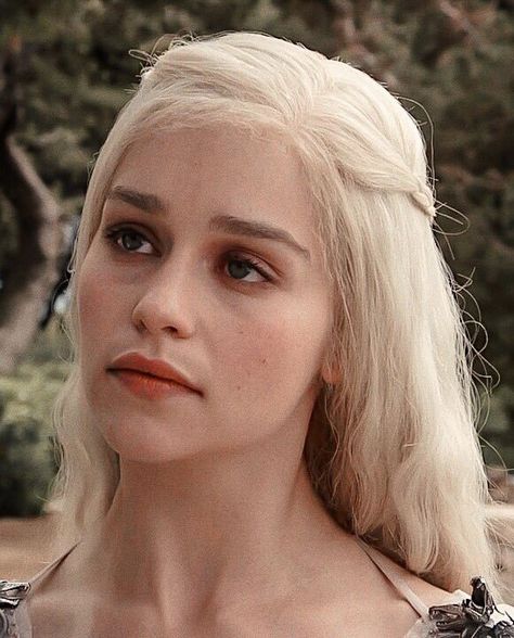 Daenerys Targaryen Hair Color, Daenerys Targaryen Hair, Targaryen Hair, Daenerys Targaryen Icons, Khaleesi Hair, Daena Targaryen, Emilia Clarke Daenerys Targaryen, Game Of Thrones Cast, Game Of Thrones Artwork