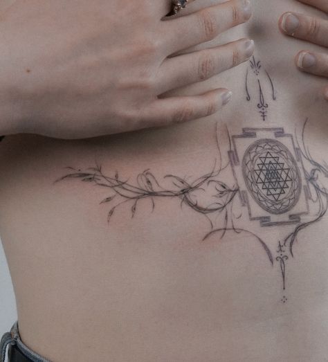 Sacral Tattoo, Sri Yantra Wallpaper, Lakshmi Tattoo, Yantra Wallpaper, Sri Yantra Tattoo, Divine Geometry, Yantra Tattoo, Lakshmi Mata, Maha Lakshmi