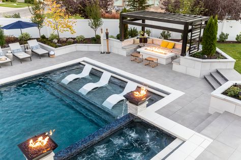 Modern Backyard Pool Pool Design Plans, Backyard Pool Design, Outdoor Interior Design, Pool Ideas On A Budget, Outdoor Makeover, Living Pool, Dream Backyard Pool, Backyard Layout, Outdoor Pool Area