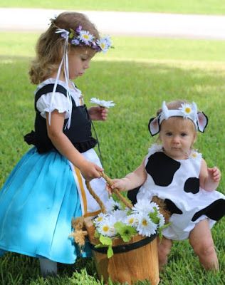 DIY Homemade Halloween Costumes at BetterBudgeting: "Milkmaid and Daisy Cow" sewing costume for kids! (First Place Winner!) Milk Maid And Cow Costume, Christmas Play Costumes, Party Hat Craft, Cow Halloween Costume, Halloween Costume Ideas For Kids, Cow Halloween, Milk Maid, Cow Costume, Green Halloween