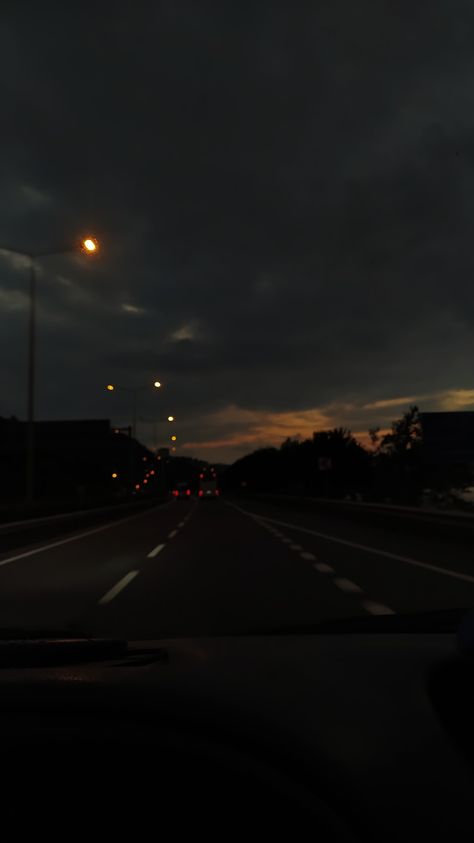 Night Road Background For Editing, Dark Sunset, Night Drives, Low Light Photography, Dark Paradise, Sky Pictures, Night Scenery, Pretty Landscapes, Night View